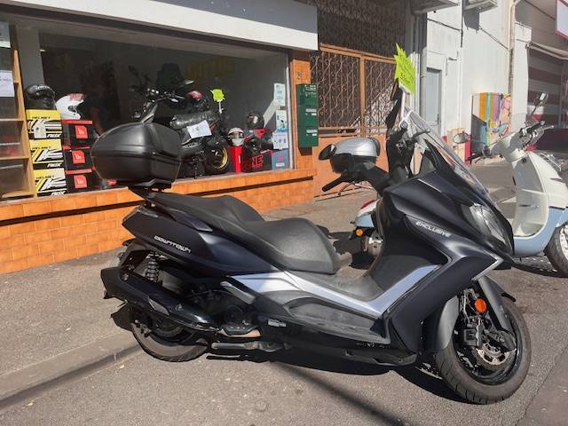 A vendre scooter  Kymco Downtown 350 cc Exclusive